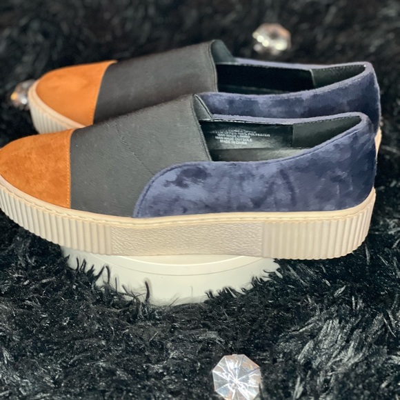 Multicolor comfortable slip on sneakers pairs great with a blazer and jeans. - Picture 5 of 6